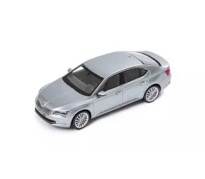 MIniatura metalica SKODA SUPERB 1:43 silver în Moldova