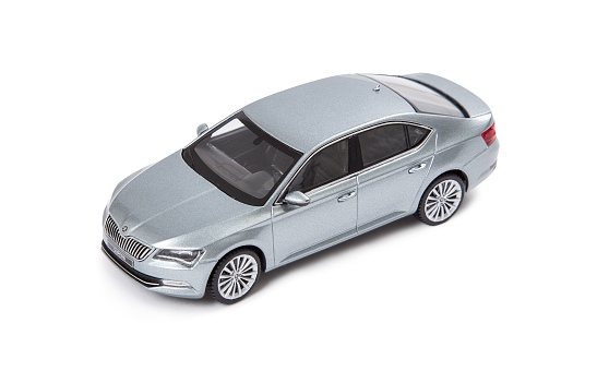 MIniatura metalica SKODA SUPERB 1:43 silver