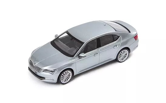 Модель металлическая SKODA SUPERB 1:43 серебристый в Молдове