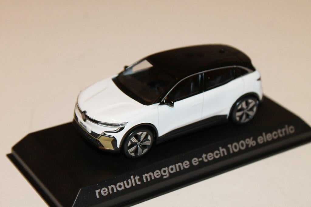 MODEL MINIATURA 1/43 MEGANE e-Tech 2022 GRI