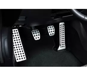 Накладка Аллюмин. Площадки Своб. Ноги Водит. Mazda в Молдове