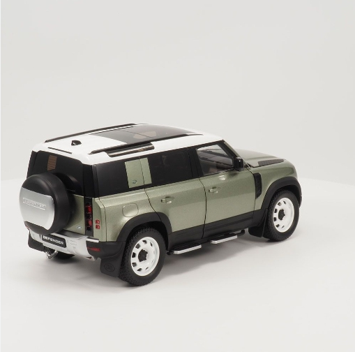 Model Defender 110 1:18 (Green)