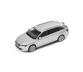 Металлическая модель Superb Combi 1:43 серая в Молдове