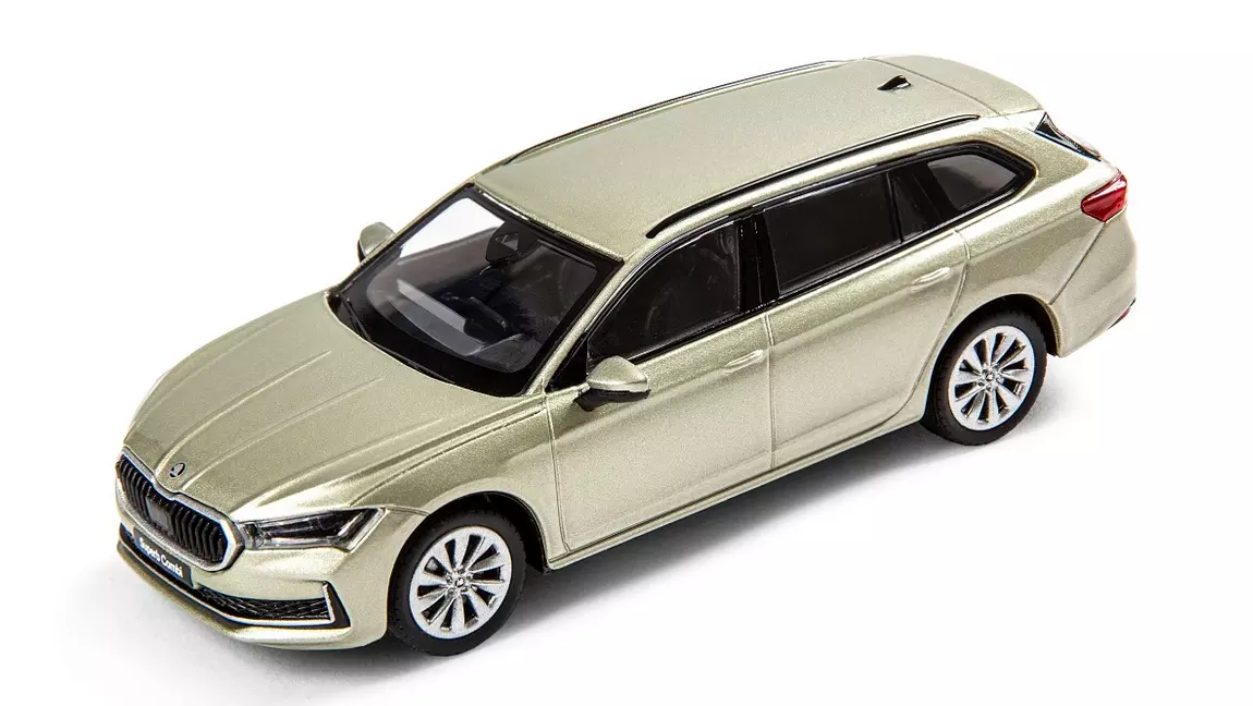 Модель металлическая SKODA SUPERB 1:43 Ice Tea yellow в Молдове