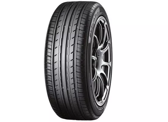 YOKOHAMA 215/55R17 94V BluEarth ES32 в Молдове