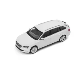 Металлическая модель Superb Combi 1:43  белая в Молдове