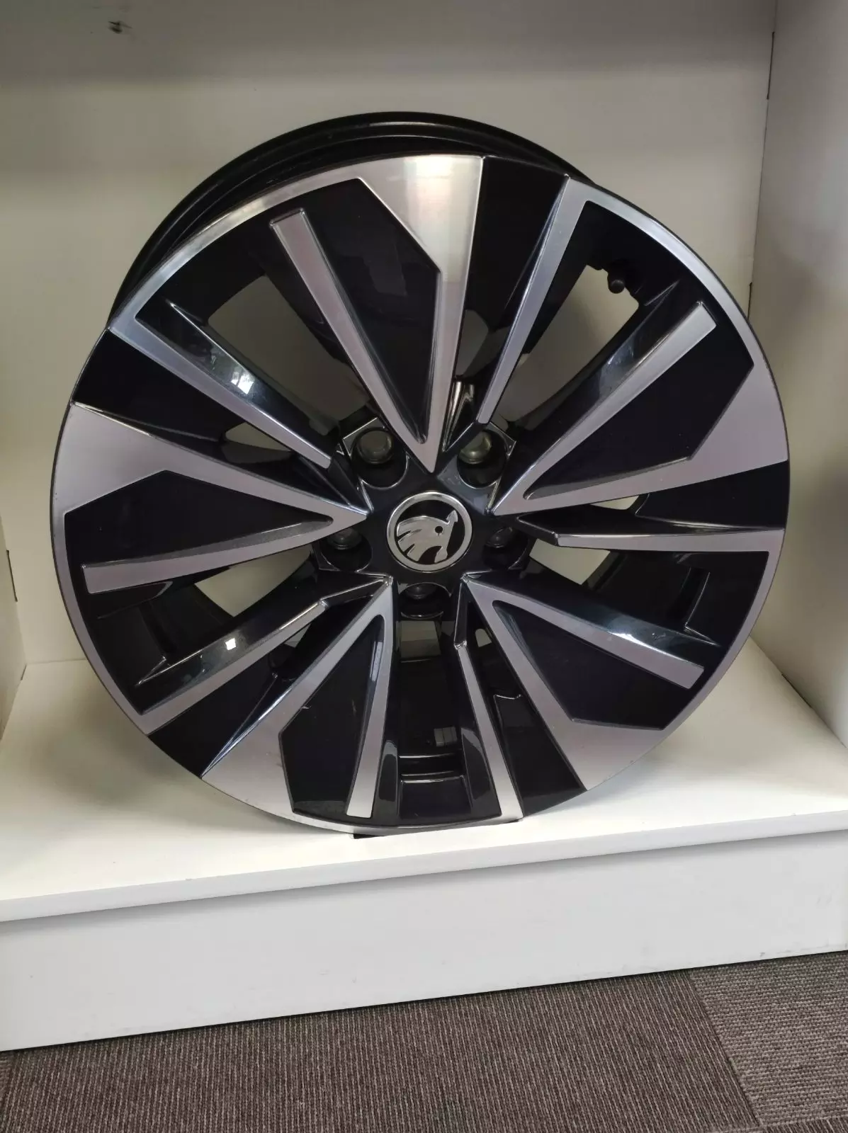 Janta ALRAKIS Black metallic 7.5JX17 ET41/SUPERB IV/III/OCT A8/A7/KAROQ